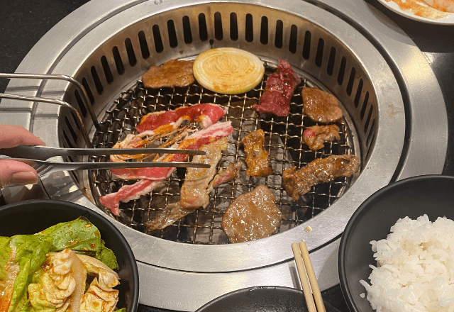 高級肉を家族で爆食した男…店員「会計383万です」「会社のカードで（笑）」というので【監査部に報告】してみた結果