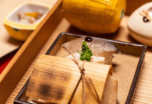 高級料亭で…俺を“学生扱い”する店員「貧乏人はお帰り下さい（笑）」直後⇒支配人「この方は…！」「へ…？」