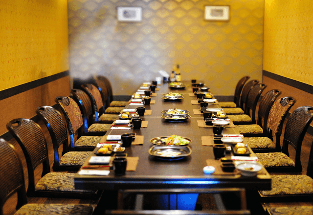 忘年会で…店員「予約入ってません」新卒「電話しました！」通話履歴を見せた直後⇒新卒が“青ざめた”ワケ…