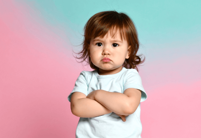 イヤイヤ期の手つなぎ拒否に！おやこで楽しく歩くための練習法と対応のコツ