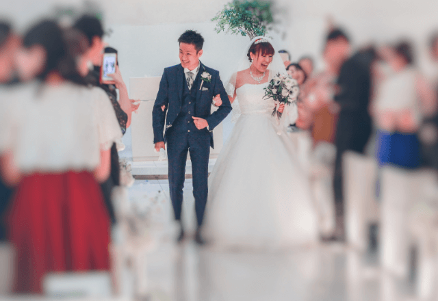 私「夫の様子がおかしい」友人「気のせいでしょ」だが結婚式当日⇒夫と友人の【まさかの関係性】に「嘘…」
