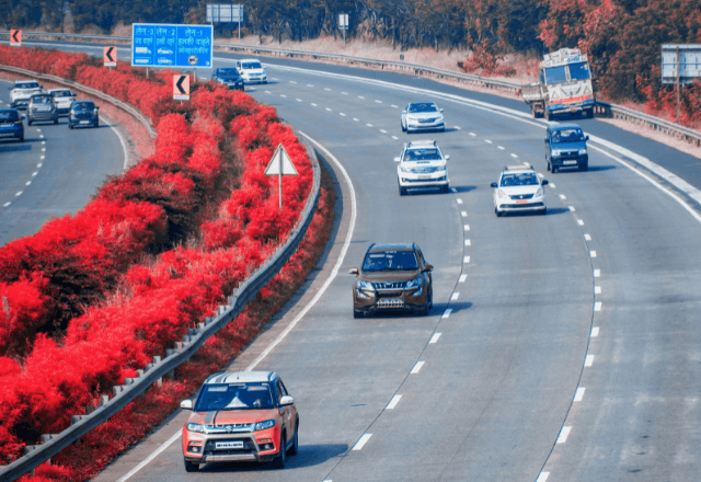 家族旅行中…高速道路で『ガソリン切れ』！？直後→2時間続いた”恐怖体験”がトラウマ級