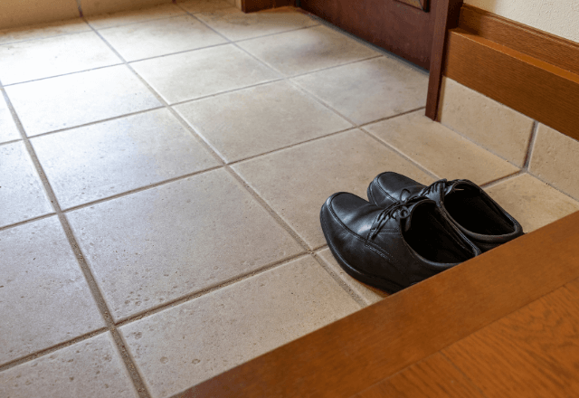 通帳を盗んだママ友「疑うなんて酷い！」夫「あ、彼です」知人を紹介した直後⇒「うそ…」ママ友が青ざめて…