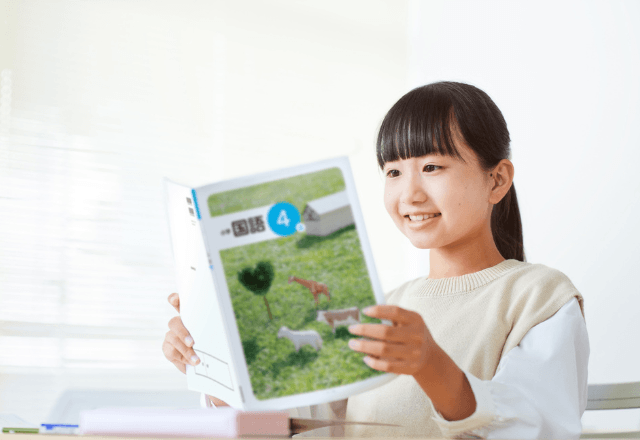 おやこでスッキリ！子どもが自分で片付けられる教科書収納のコツ