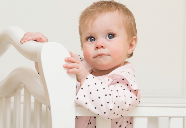 生後9ヶ月の赤ちゃんが喜ぶ！成長を促すおうち遊びと外遊び