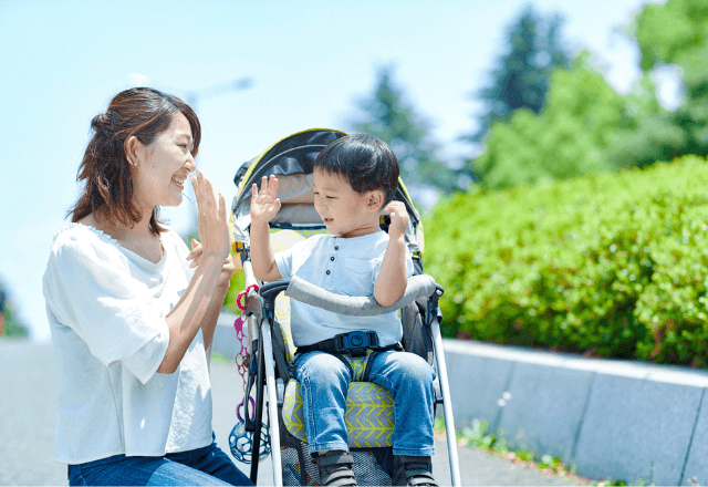 玄関やベランダで活躍！ベビーカーの賢い収納術と100均便利グッズ紹介