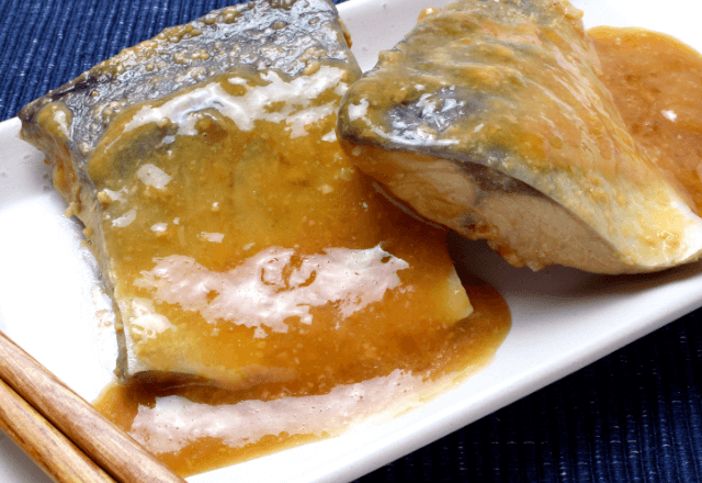 定食屋で…鯖の味噌煮定食に違和感が。気にせず完食した結果⇒会計時、店長が“明かした秘密”に「えっ！？」