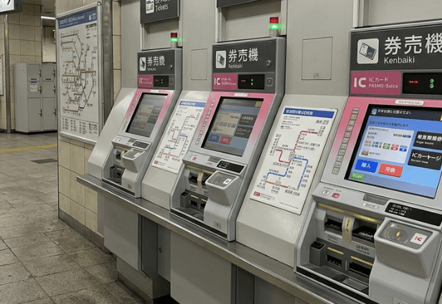 駅で…「切符が買えない」と焦る高齢男性を助けた私。数日後⇒私の【人生が激変した】衝撃のワケ─