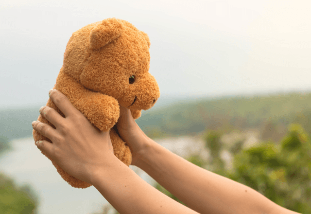 「それ持ちます！」大荷物のお婆さんを助けた数日後⇒まさかの場所で果たした【奇跡の再会とお礼】に涙…