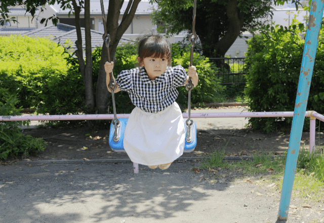 1人で遊ぶ子どもに声を掛ける男性。つれて行こうとした直後⇒近所の人「その人、誰？」事態は急展開に…