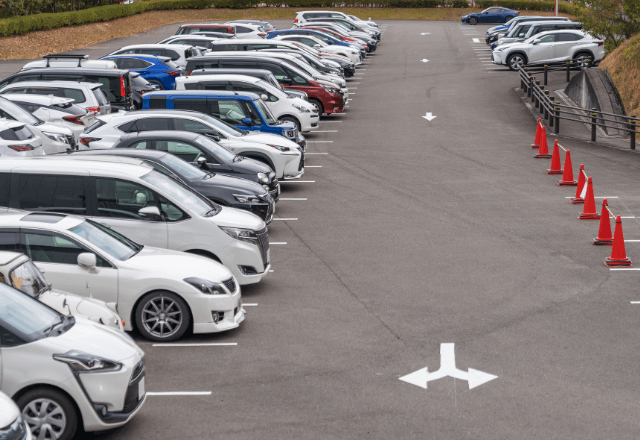 「車が見つからなくて…」駐車場で迷う観光客を助けた地元民。数日後⇒ 「招待します」衝撃の恩返しに涙…