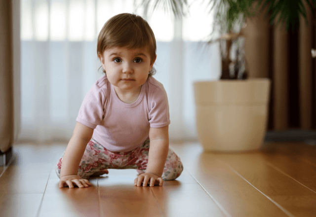 赤ちゃんのはいはいはいつから？成長を促す練習と注意点